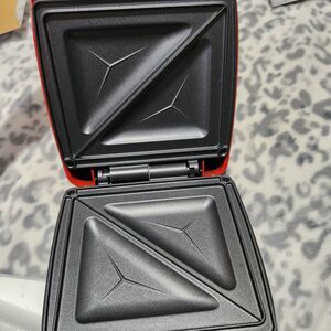 Sandwich Maker Small Red 8x5 Compact